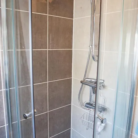 Apartment 1 Bedroom With Private Roof Terrace *