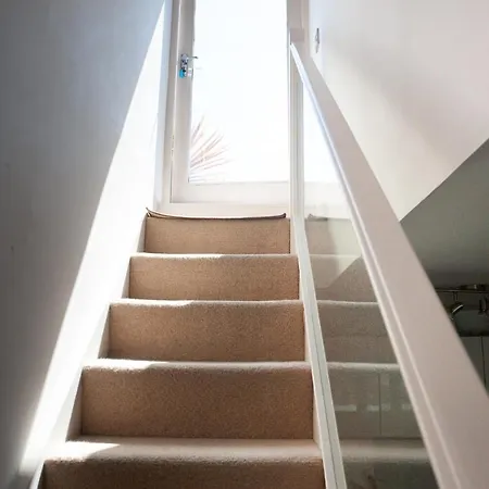 1 Bedroom With Private Roof Terrace بريستول