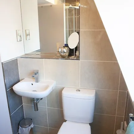 1 Bedroom With Private Roof Terrace شقة بريستول