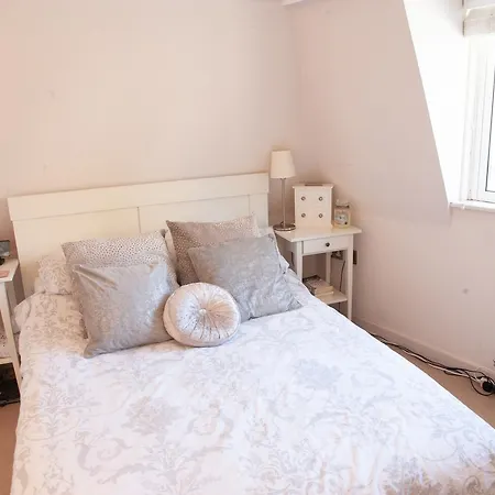 1 Bedroom With Private Roof Terrace * بريستول